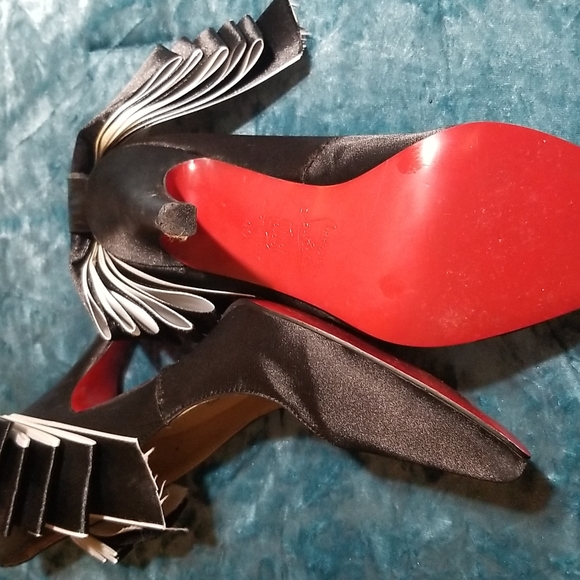Christian Louboutin size 9 - Picture 2 of 2